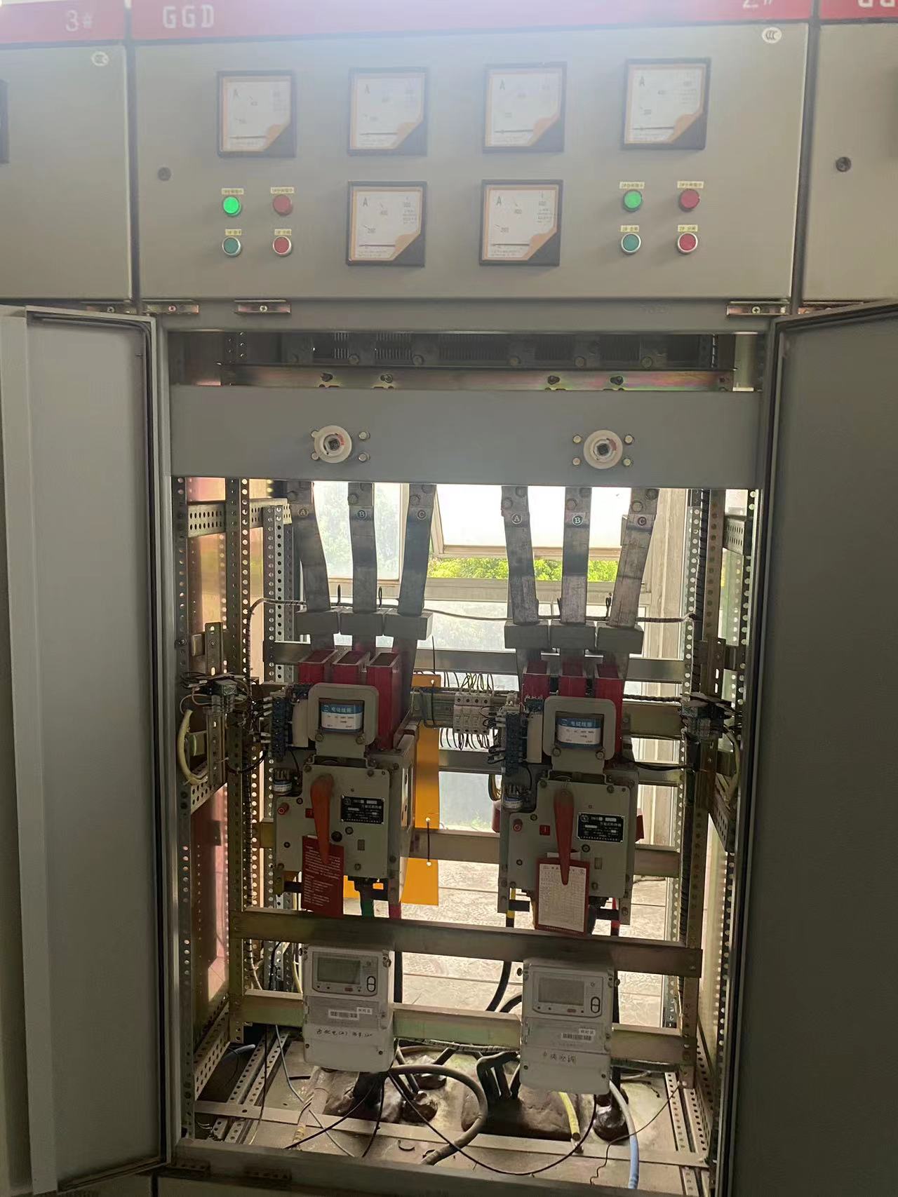 原DW15-630A，用CW3-1000A增容改造。